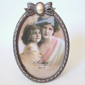 Vintage Malden Victorian Style Oval Picture Frame Bow Faux Pearl 5 x 7